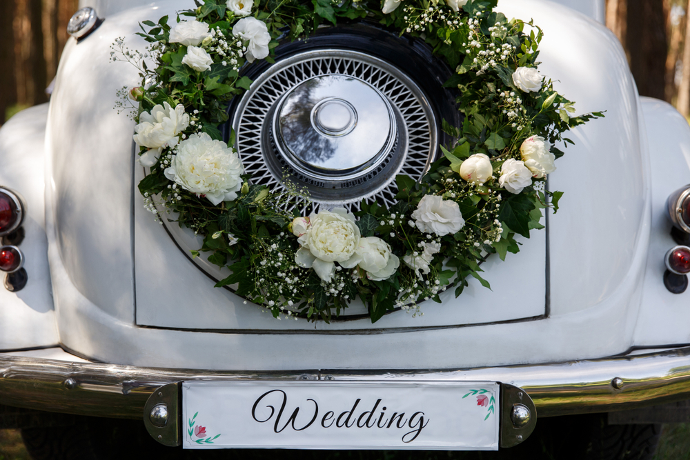 8 idées pour décorer sa voiture de mariage