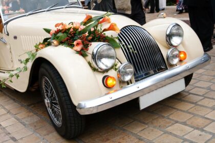 décoration d'une voiture des mariés